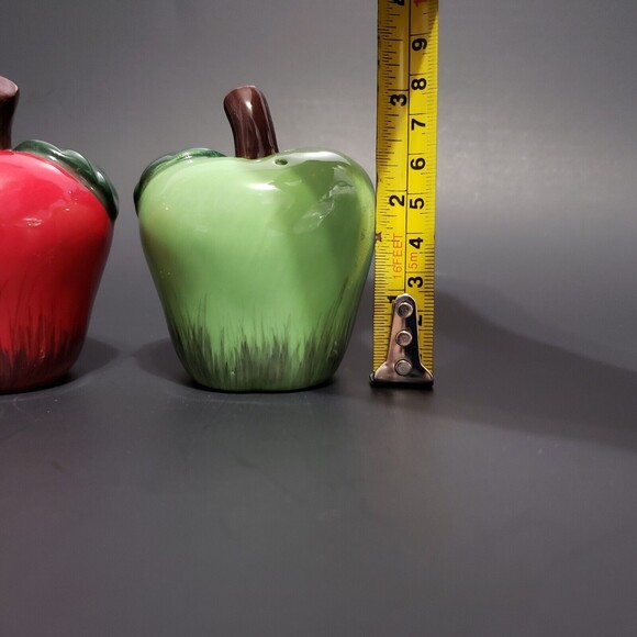 Apple Salt & Pepper Shakers Red / Green ( 3" x 2.5 " ) - Picture 6 of 8